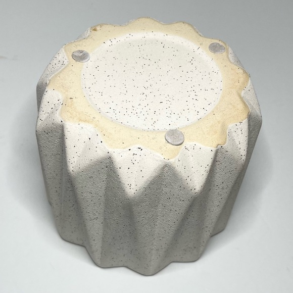 UCI Unlimited Containers Inc Ceramic White Pot Speckled Texture Glaze Interior - Picture 3 of 3